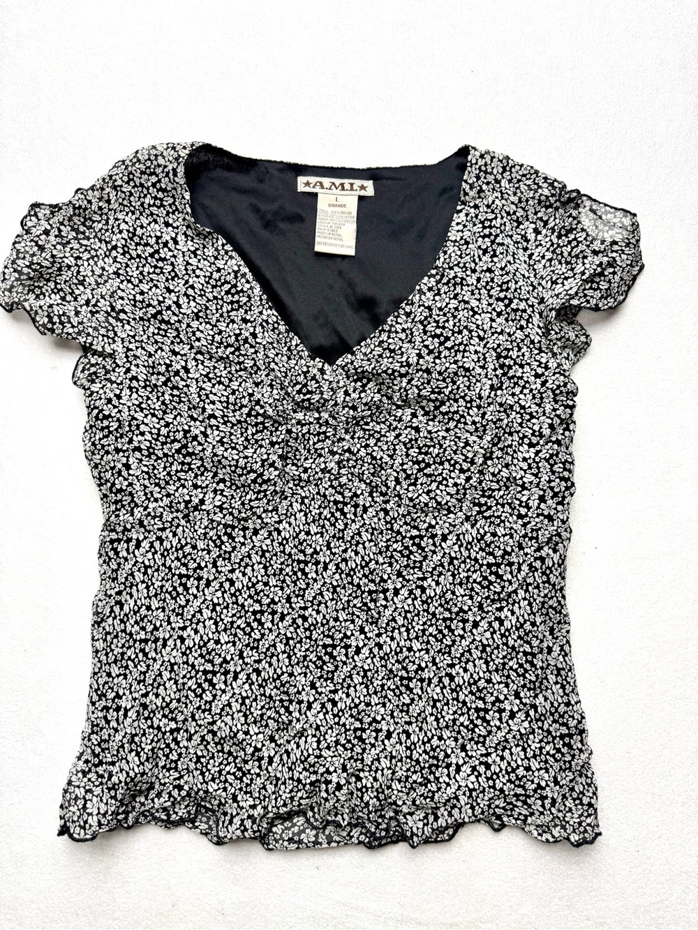 Ami Black and White Ditsy Floral V-Neck Puff Sleeve Top